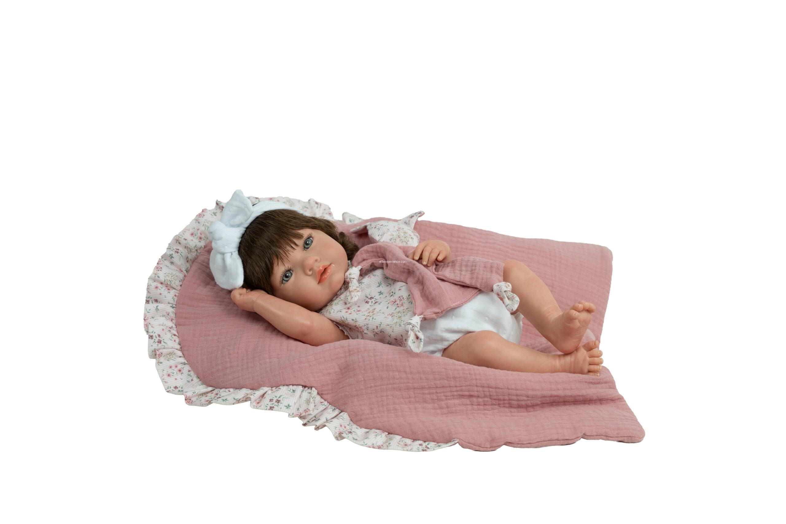 98213 REBORN ARIAS 38 CM ALBA ROSA C/MANTA Y DOUDOU (Cuerpo Vinyl, sexo niña)