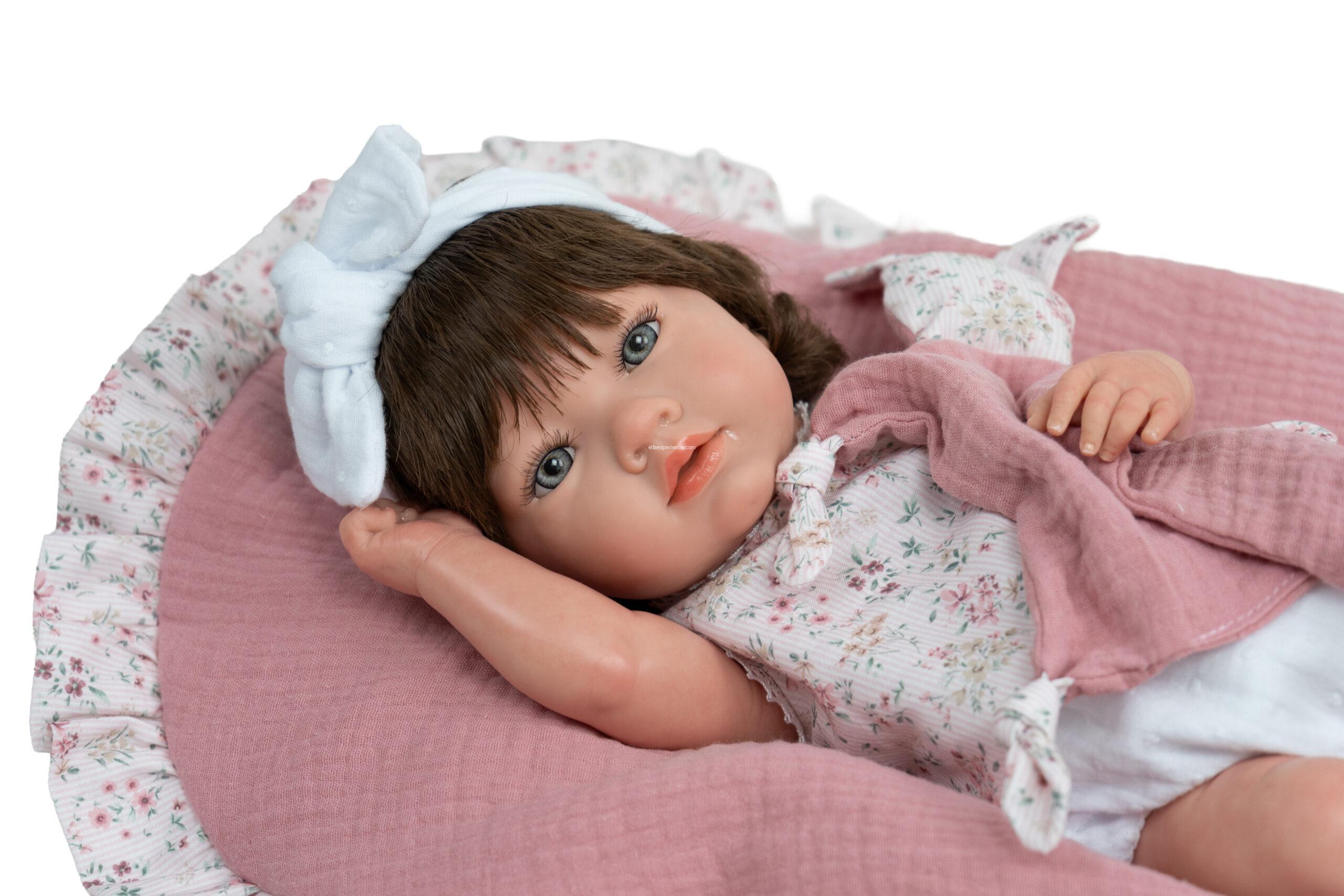98213 REBORN ARIAS 38 CM ALBA ROSA C/MANTA Y DOUDOU (Cuerpo Vinyl, sexo niña) - Imagen 2