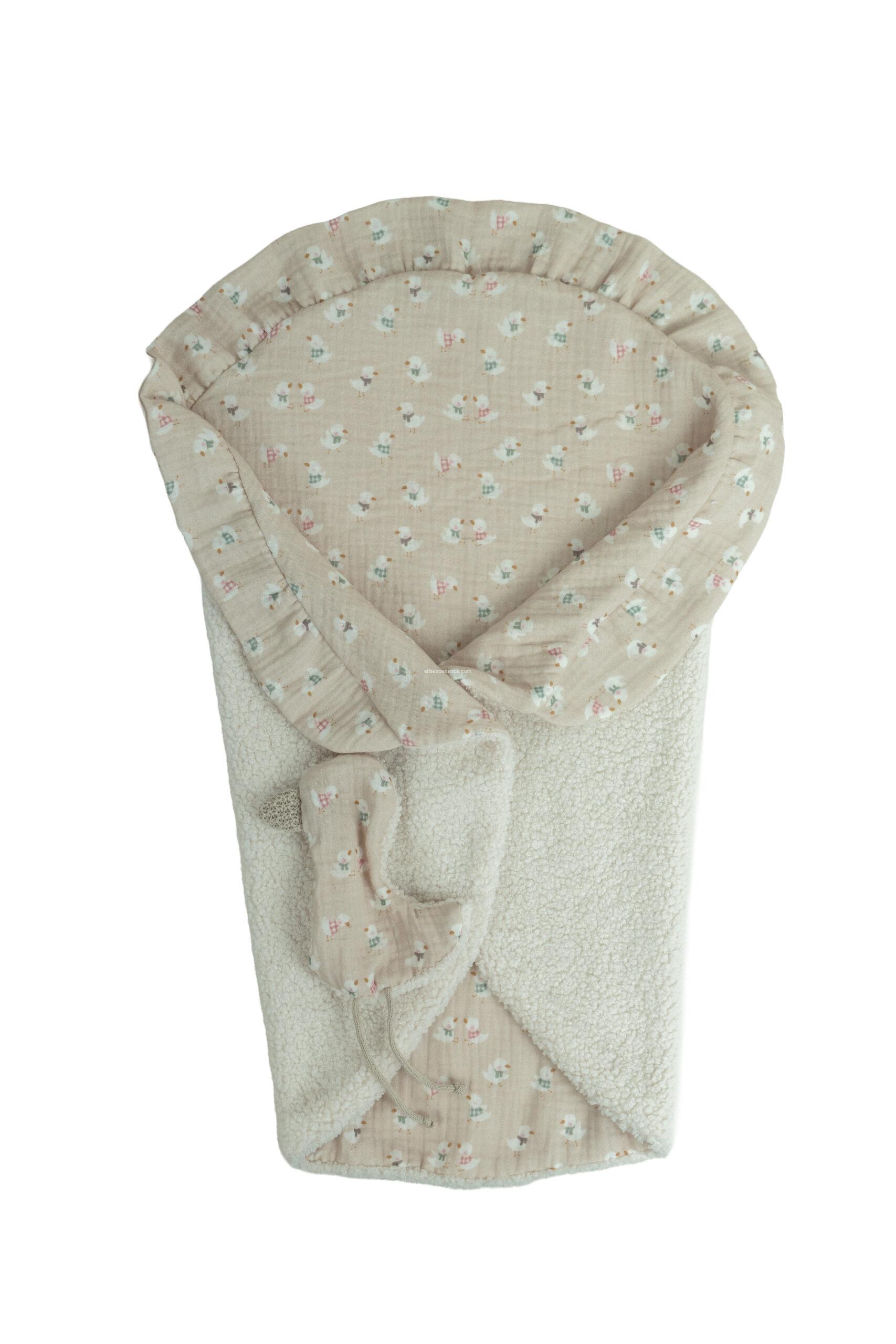 98219 REBORN ARIAS 45 CM CAMILA BEIGE C/MANTA Y DOUDOU - Imagen 6