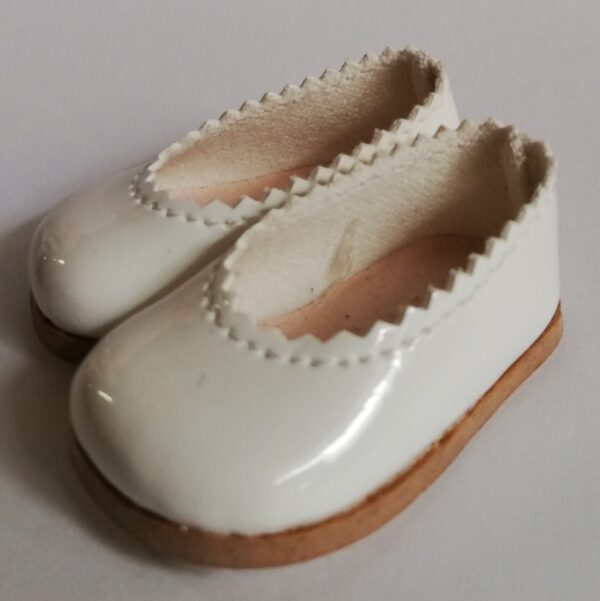 7030103 Bailarinas blanco charol con suela marrón 6cm