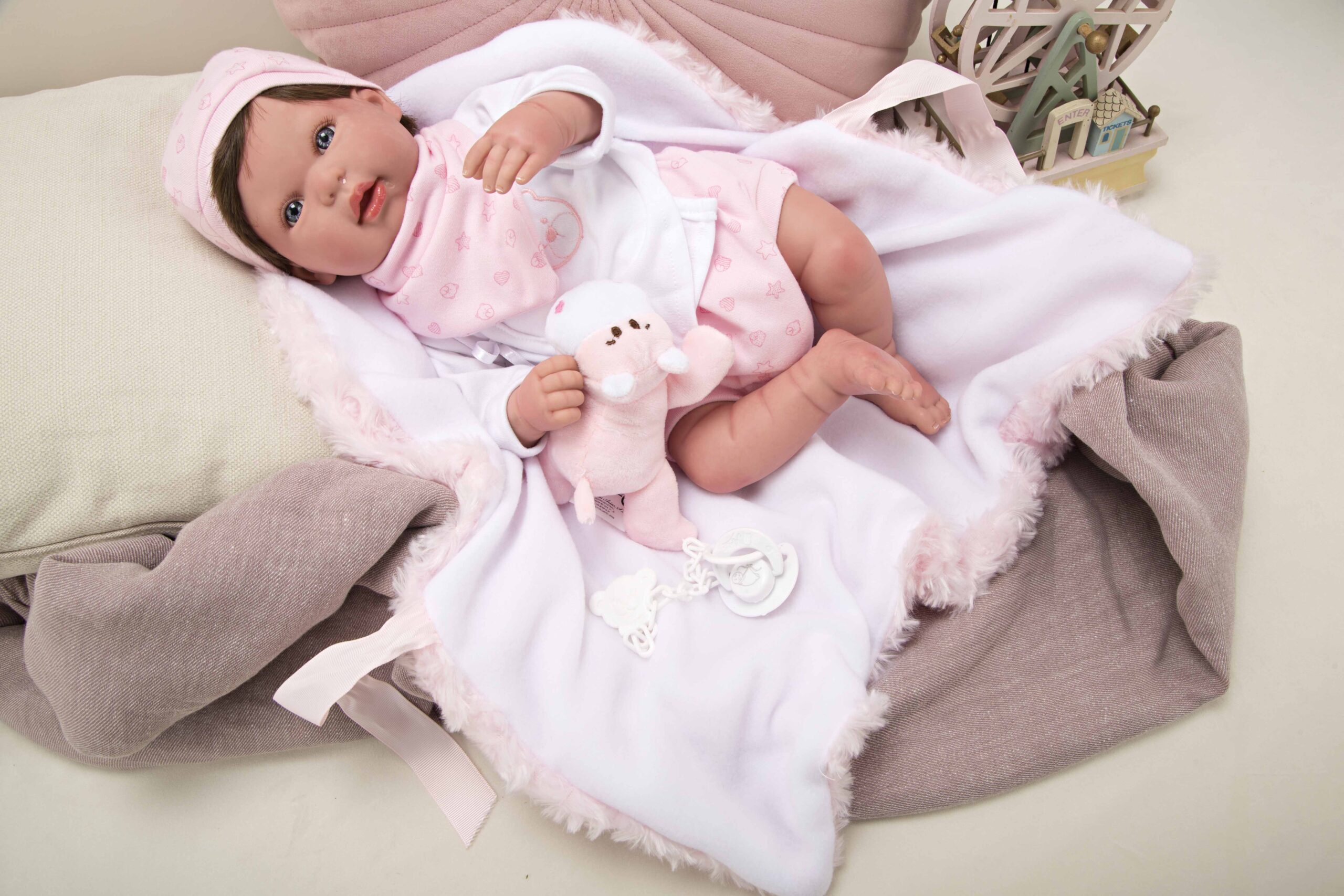 Comprar Bebé Reborn Valentina 45 cm com manta e peluche de Arias