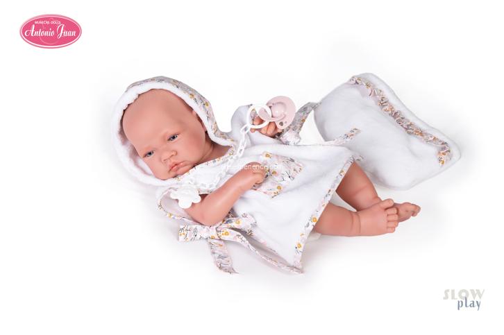 50267 Recién Nacida con capita de baño y neceser (vinilo)