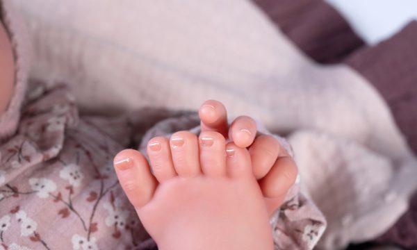 80217 Sweet Reborn Lea con Mantita morada - Imagen 3