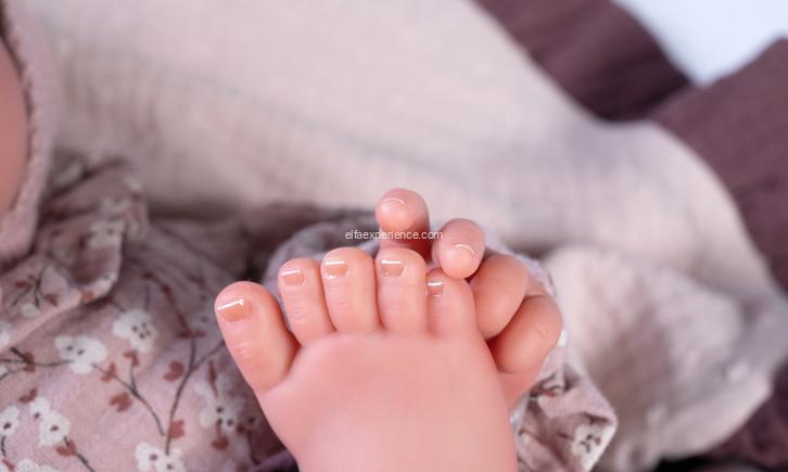 80217 Sweet Reborn Lea con Mantita morada - Imagen 3