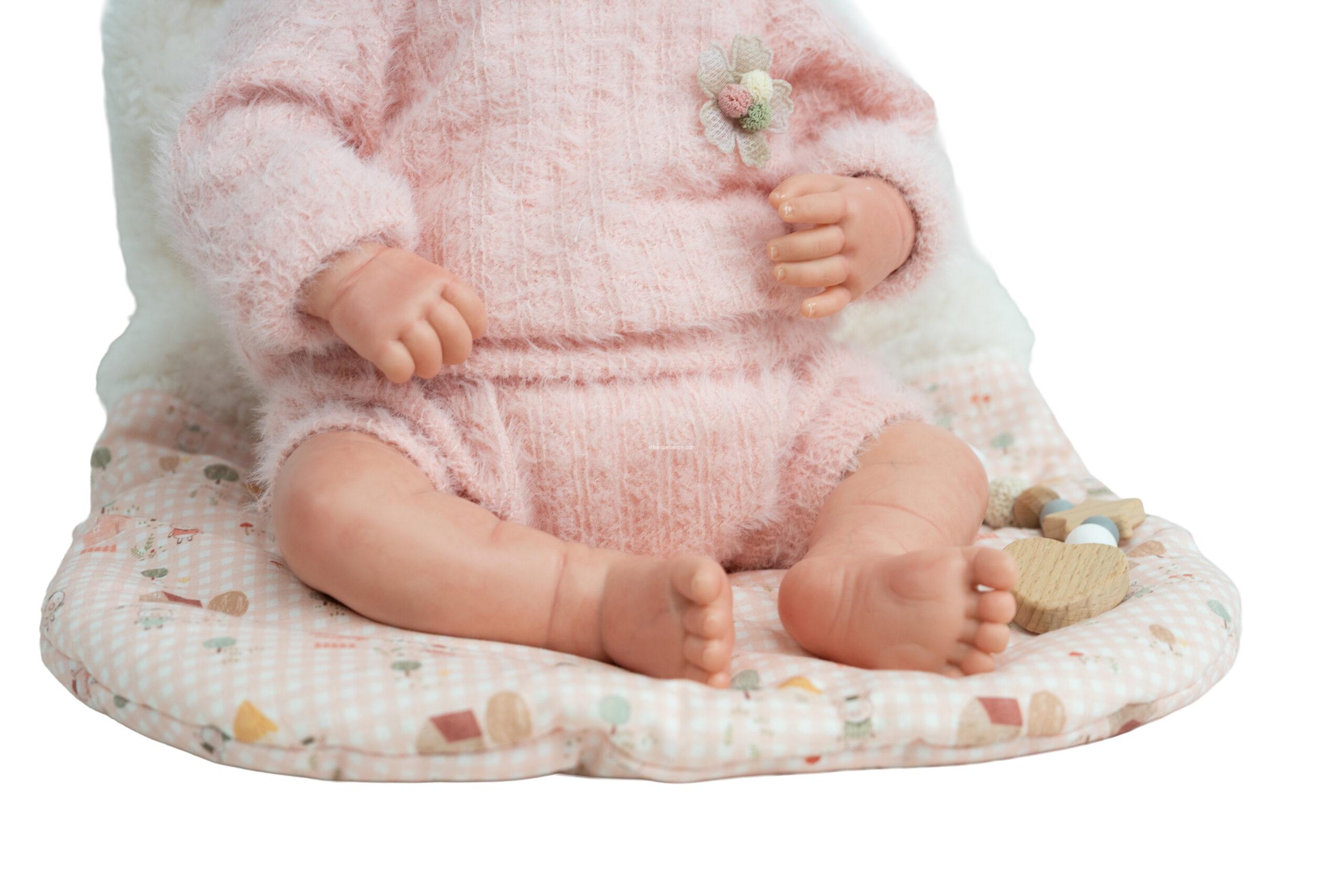 98223 REBORN ARIAS 45 CM KIRA ROSA C/SACO DE DORMIR - Imagen 2