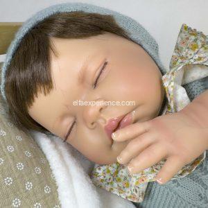 0255 SANDRA VERDE OJOS CERRADOS PREMIUM REBORN (caja) 48cm