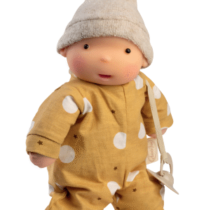 86323 Ariel mostaza. Organic doll 26CM