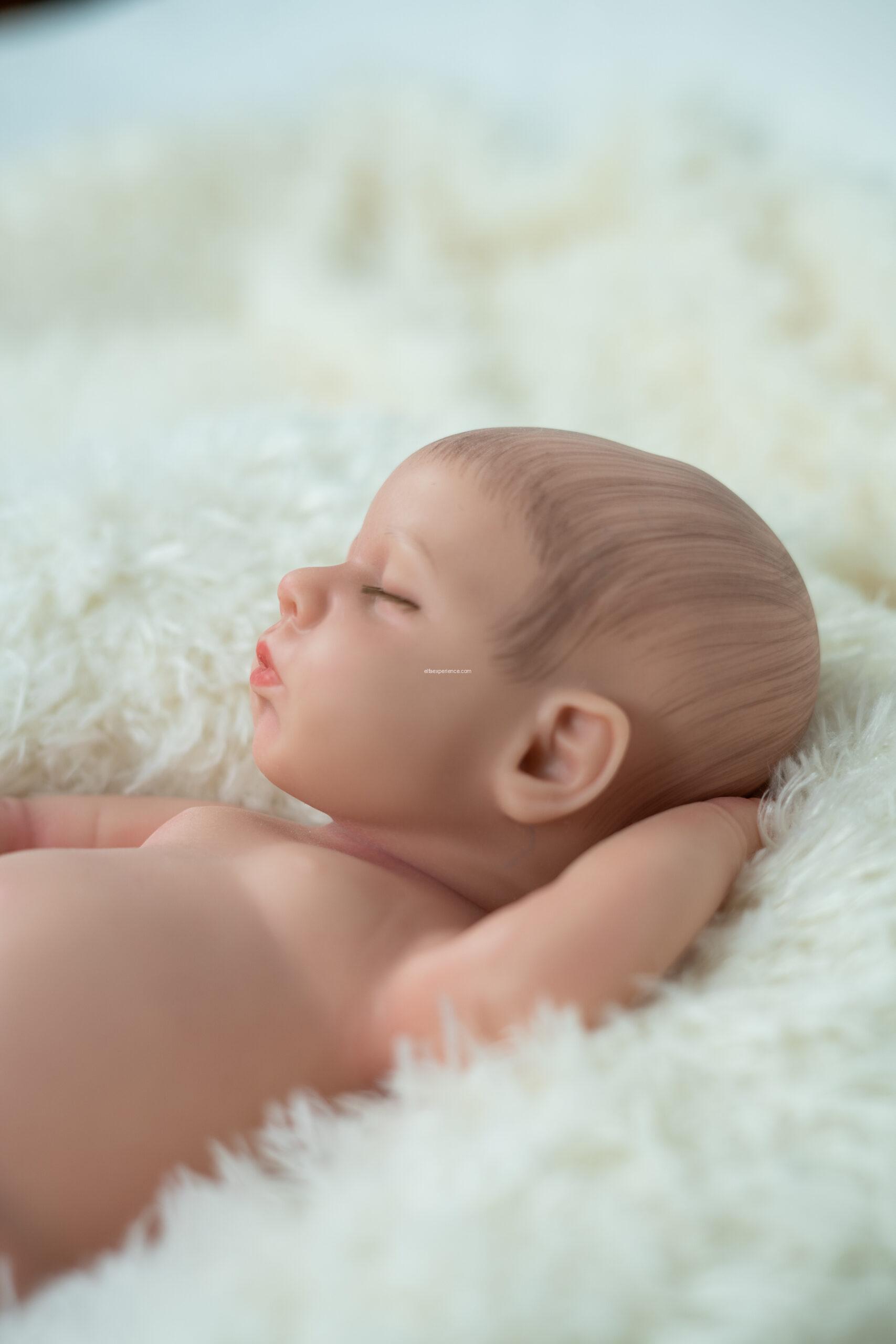 98202 REAL REBORN ARIAS AROA 35 CM C/COJIN (Cuerpo Silicona, sexo niña)