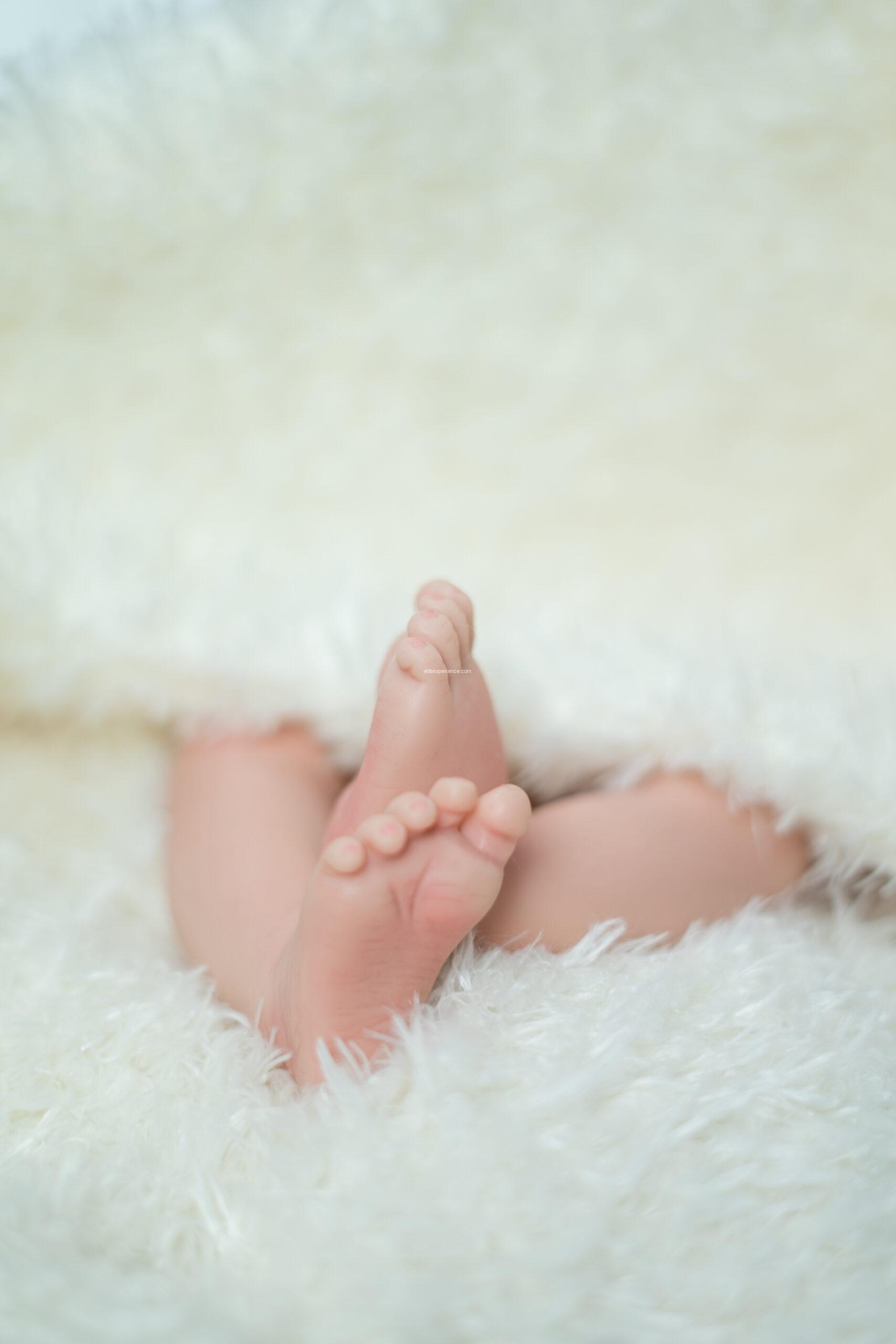 98206 REAL REBORN ARIAS ALMA 40 CM C/MANTA Y DOUDOU (Cuerpo Silicona, sexo niña) - Imagen 3