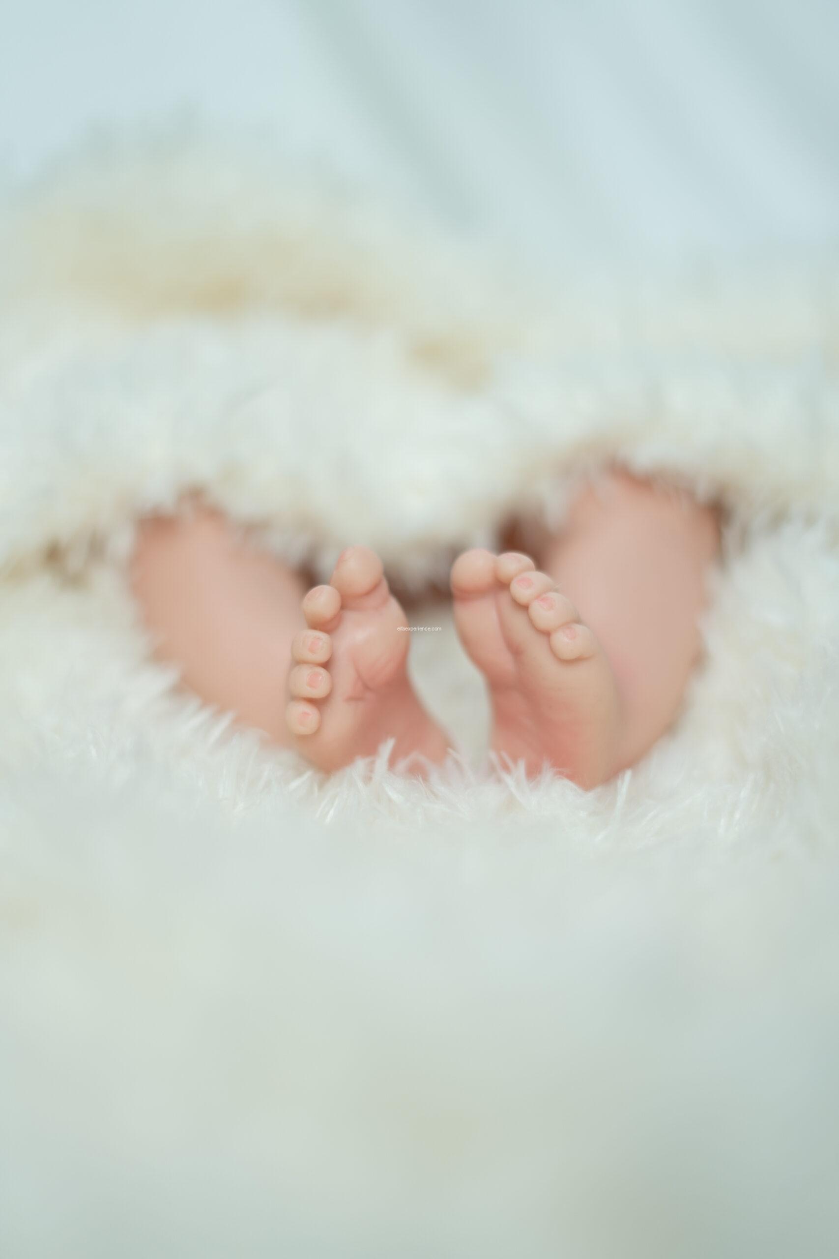 98206 REAL REBORN ARIAS ALMA 40 CM C/MANTA Y DOUDOU (Cuerpo Silicona, sexo niña) - Imagen 4