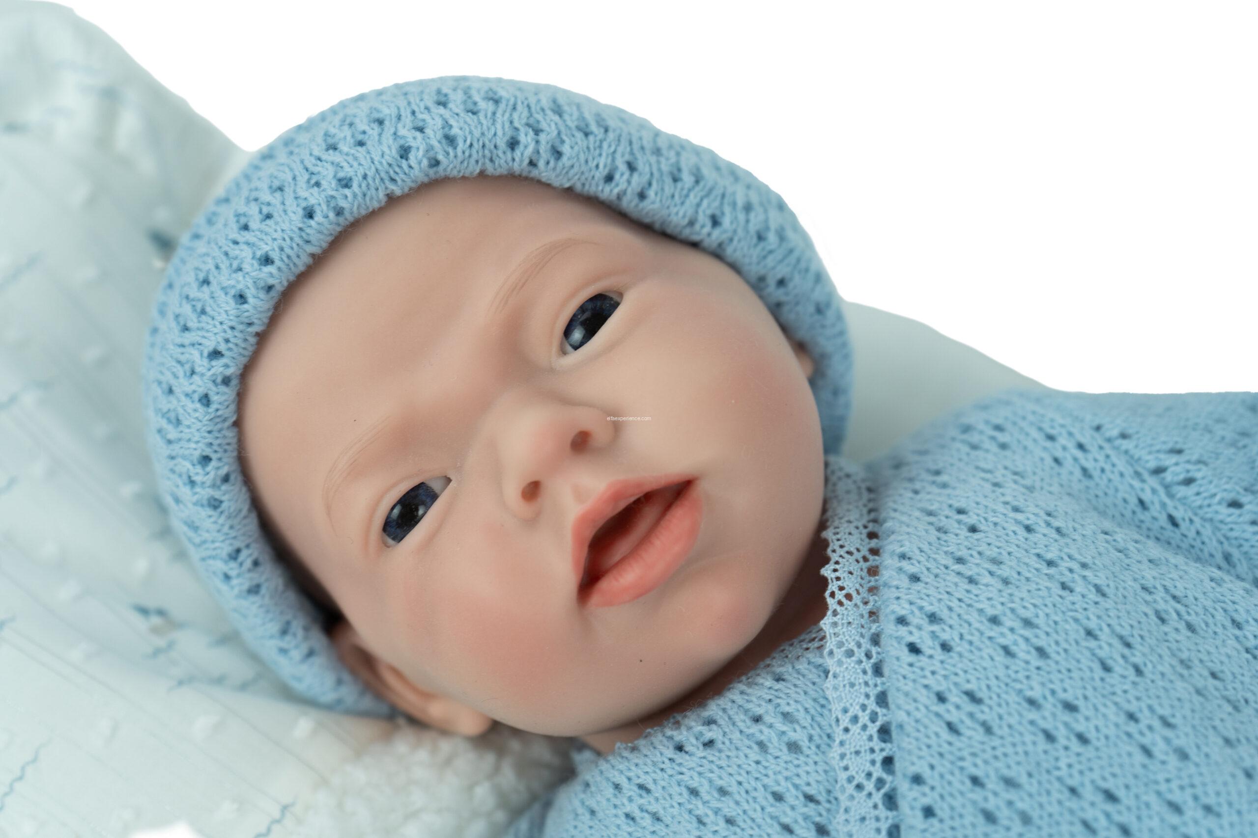 98207 REAL REBORN ARIAS AINA 40 CM C/CAMBIADOR Y PAÑUELO BABERO // Spanish Design (Cuerpo Silicona, sexo niña) - Imagen 2