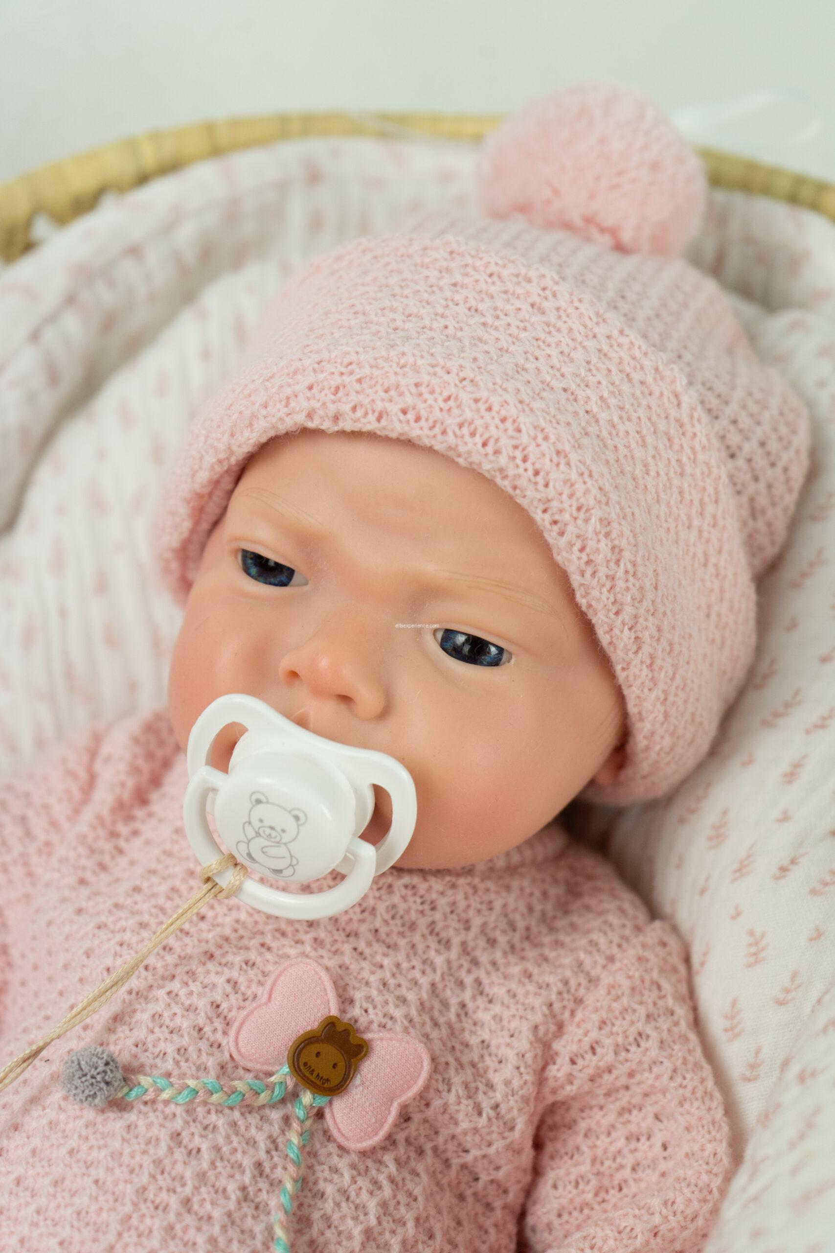 98230 REAL REBORN ARIAS ARLET 40 CM C/ CAPAZO MIMBRE // Spanish Design (Cuerpo Silicona, sexo niña) En Bolsa Tul - Imagen 4