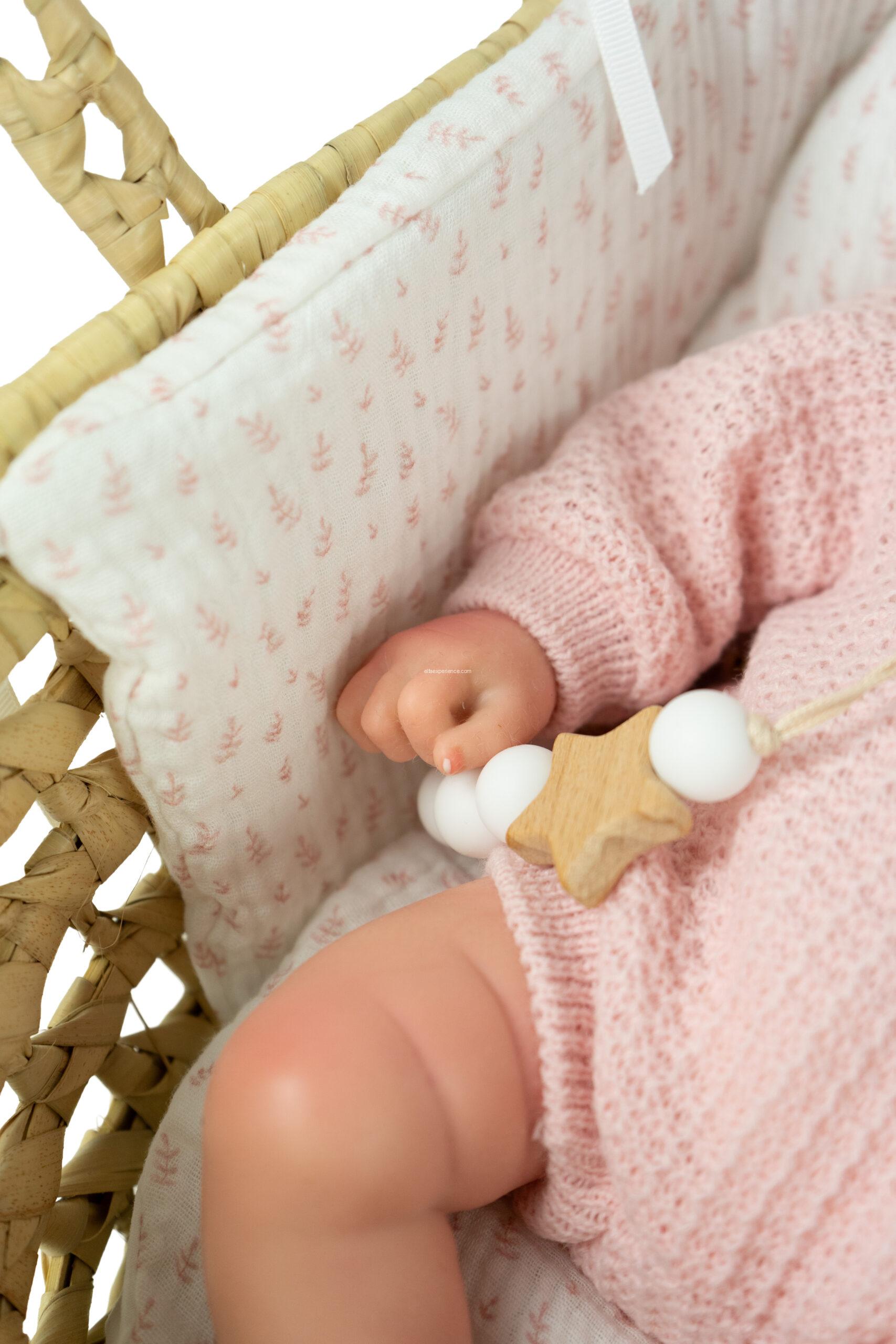 98230 REAL REBORN ARIAS ARLET 40 CM C/ CAPAZO MIMBRE // Spanish Design (Cuerpo Silicona, sexo niña) En Bolsa Tul - Imagen 5